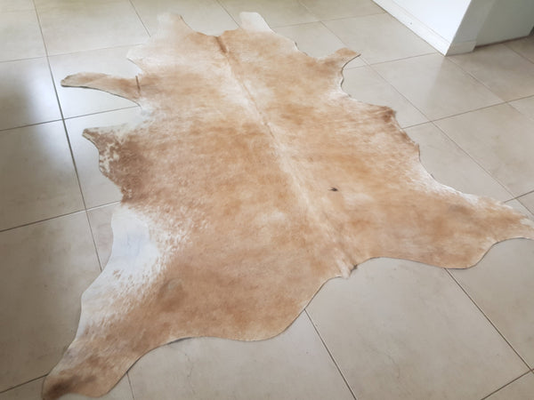 XXL CARAMEL Cowhide Rug Unique  Peau de Vache. Piel de Vaca Cow Skin Cow Hide Rug