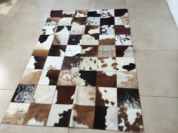 Cowhide Patchwork Rug. BROWN WHITE!! 4x6 ft! 8 "Squares. Amazing Design! A219