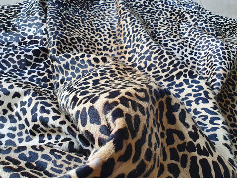 LARGE Cowhide Rug LEOPARD PRINT Unique Peau de léopard. Piel de Vaca