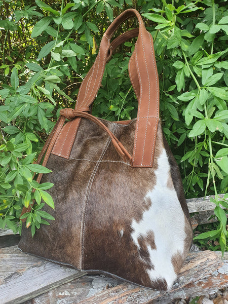 Cowhide Purse Unique Piece Cow Hide Handbag. Leather Bag Sac en peau de vache