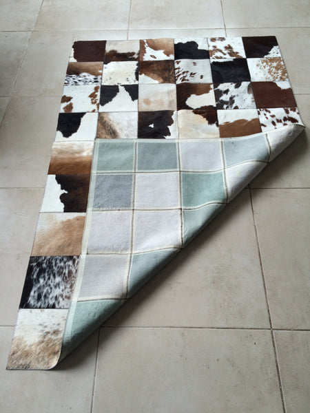 Cowhide Patchwork Rug. BROWN WHITE!! 4x6 ft! 8 "Squares. Amazing Design! A219
